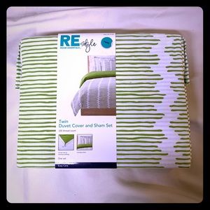 New REstyle Striped Twin Divet Cover & Pillow Sham